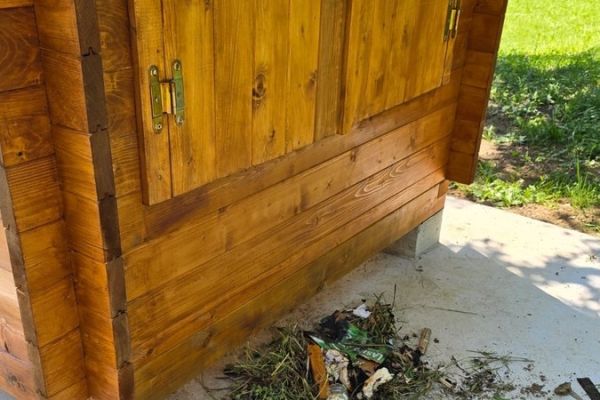 vandalizem-cebeljnjak-senovo-010BA3FE28-ECF4-2131-2D83-DCB36F37264F.jpg