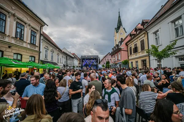 mestna-promenada-brezice-08AACFF5C2-58E3-9A03-0F16-C94228915CF0.webp