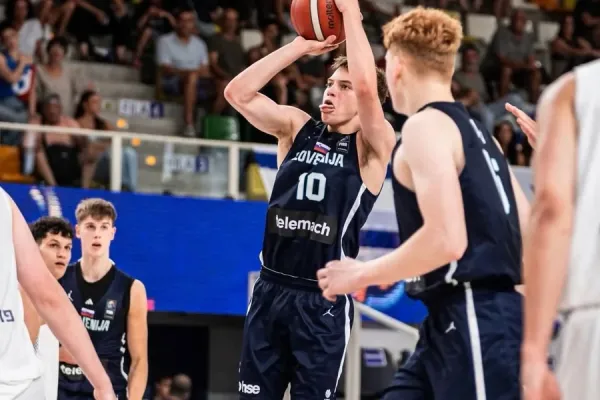 slovenija-v-polfinale-u18-1195316262-8B5B-E2F8-0E1D-50090C89CA3A.webp
