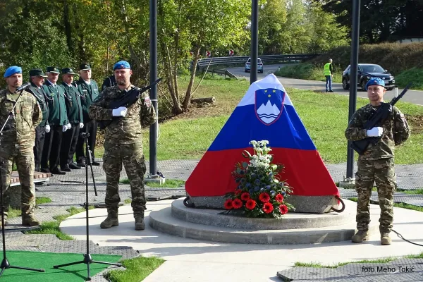 polaganje-venca-prilipe-1318072D6D-5C6C-CD28-88F0-8AD08FC9A2AC.webp
